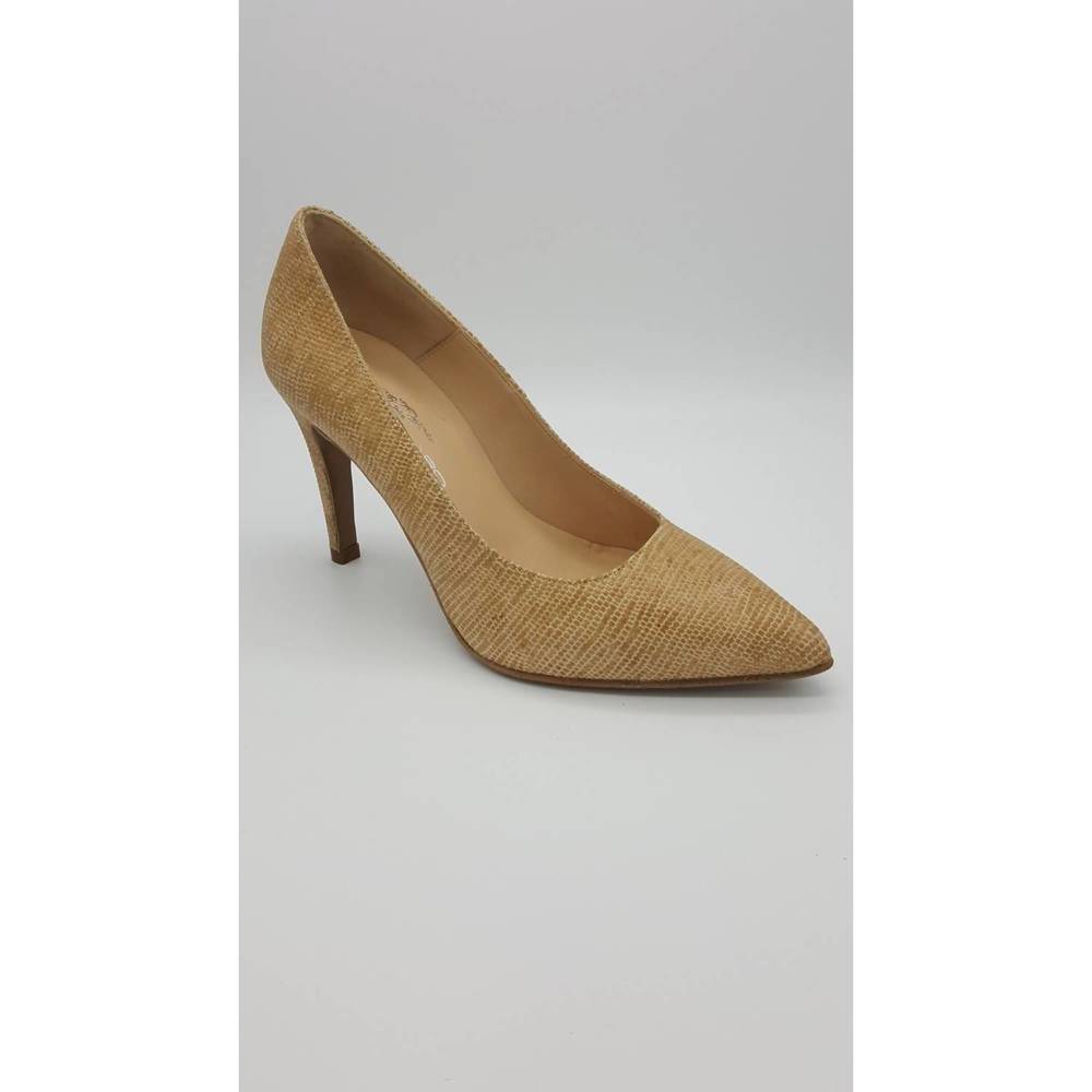 NEW BRENDA ZARO namibia pointed toe pumps in gold